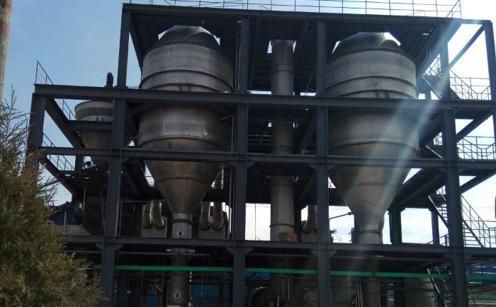 雙效MVR蒸發(fā)器安裝進(jìn)行時(shí).jpg 雙效MVR蒸發(fā)器安裝進(jìn)行時(shí).jpg