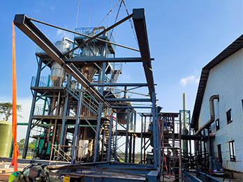 多效蒸發(fā)器項(xiàng)目安裝現(xiàn)場(chǎng)