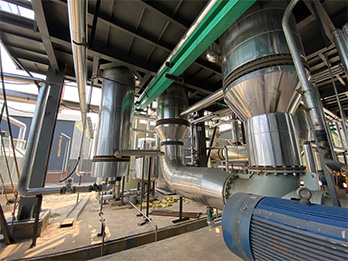 湖南三效蒸發(fā)器安裝現(xiàn)場(chǎng)